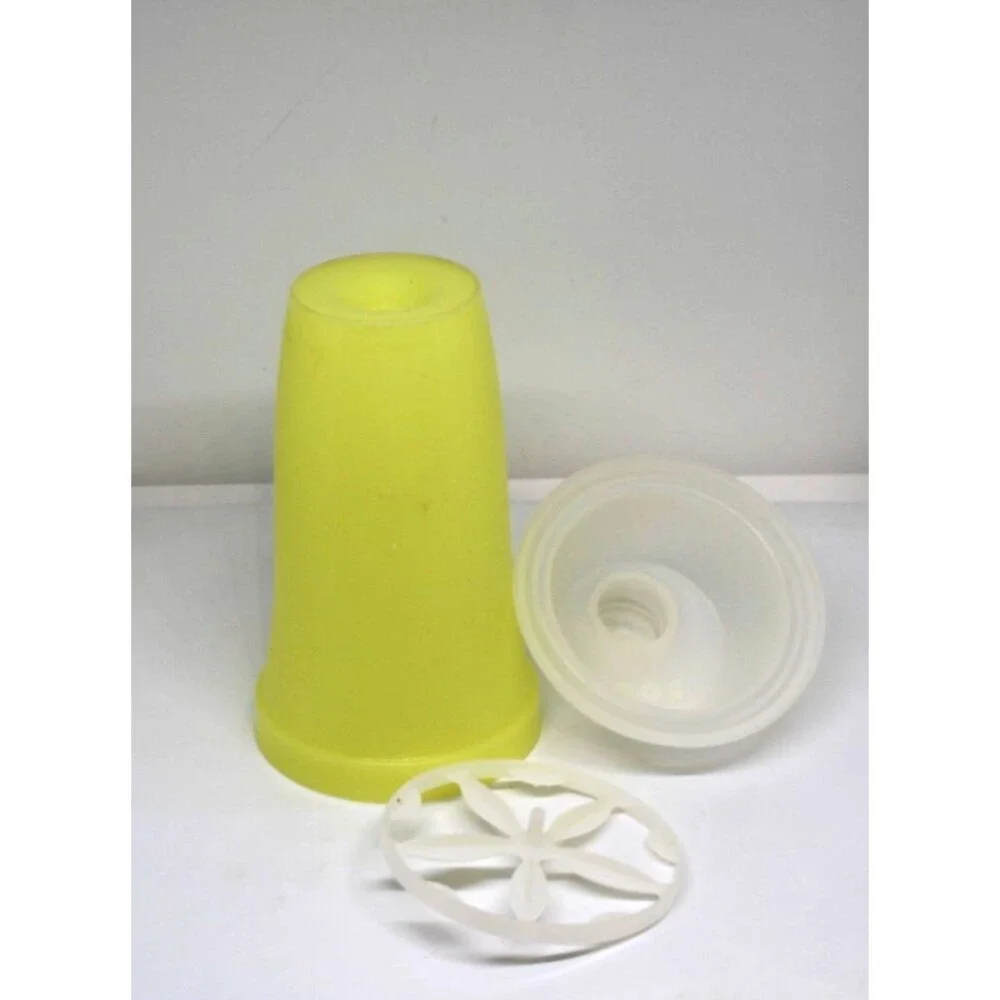 Vintage Tupperware Shaker Gravy mixer Quickshake blender #844 Yellow 16 oz